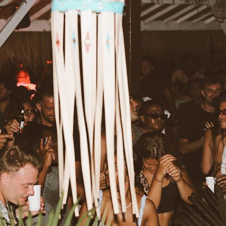 Hostel Lucky'S Gili Air Zewnętrze zdjęcie