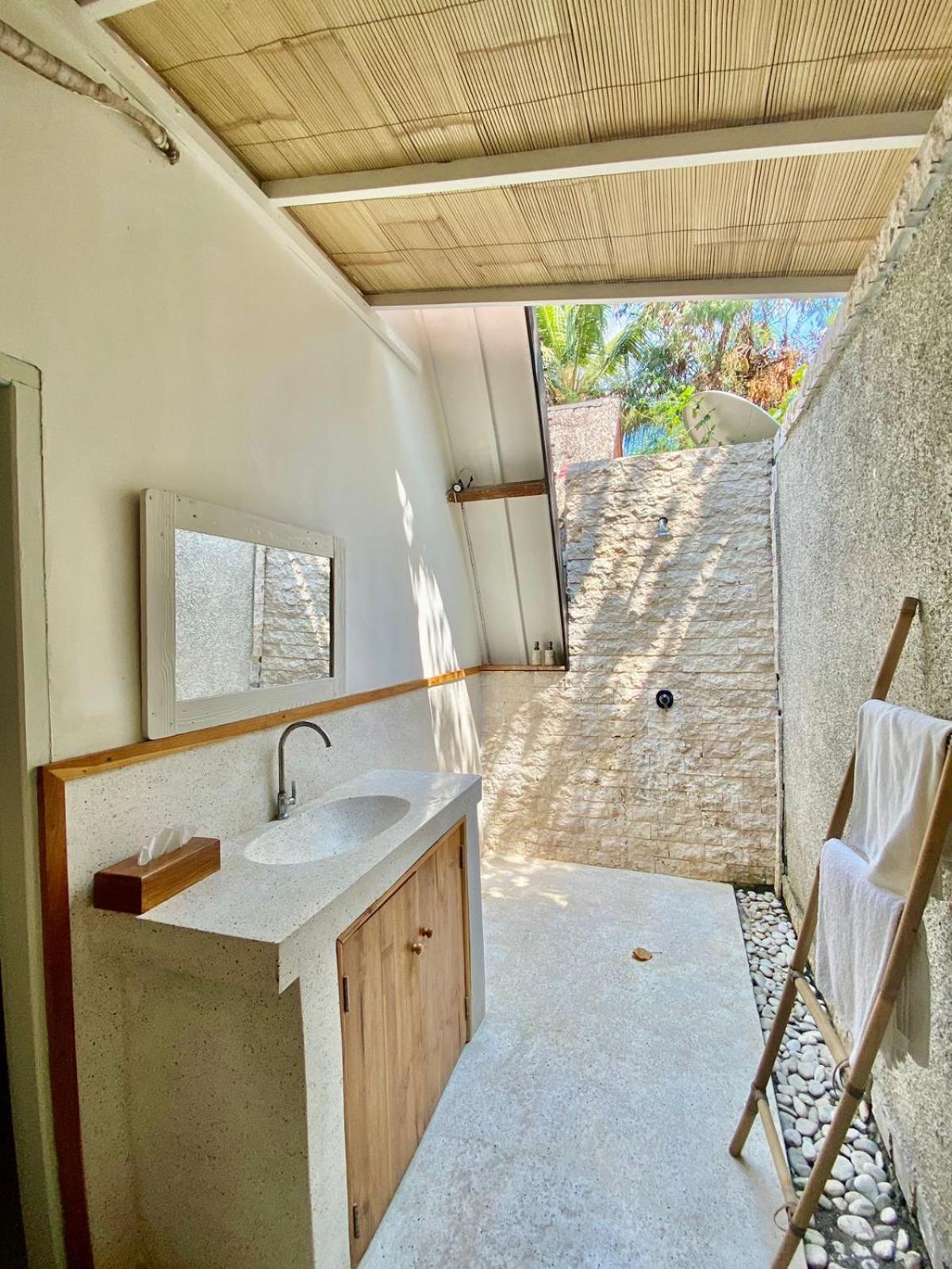 Hostel Lucky'S Gili Air Zewnętrze zdjęcie